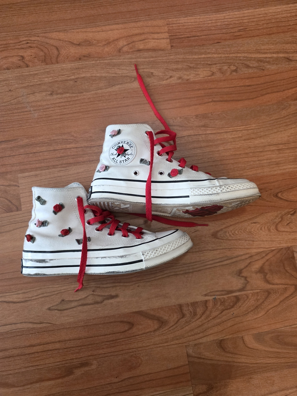 Converse Womans White High-Top Sneakers with Red Rose Details